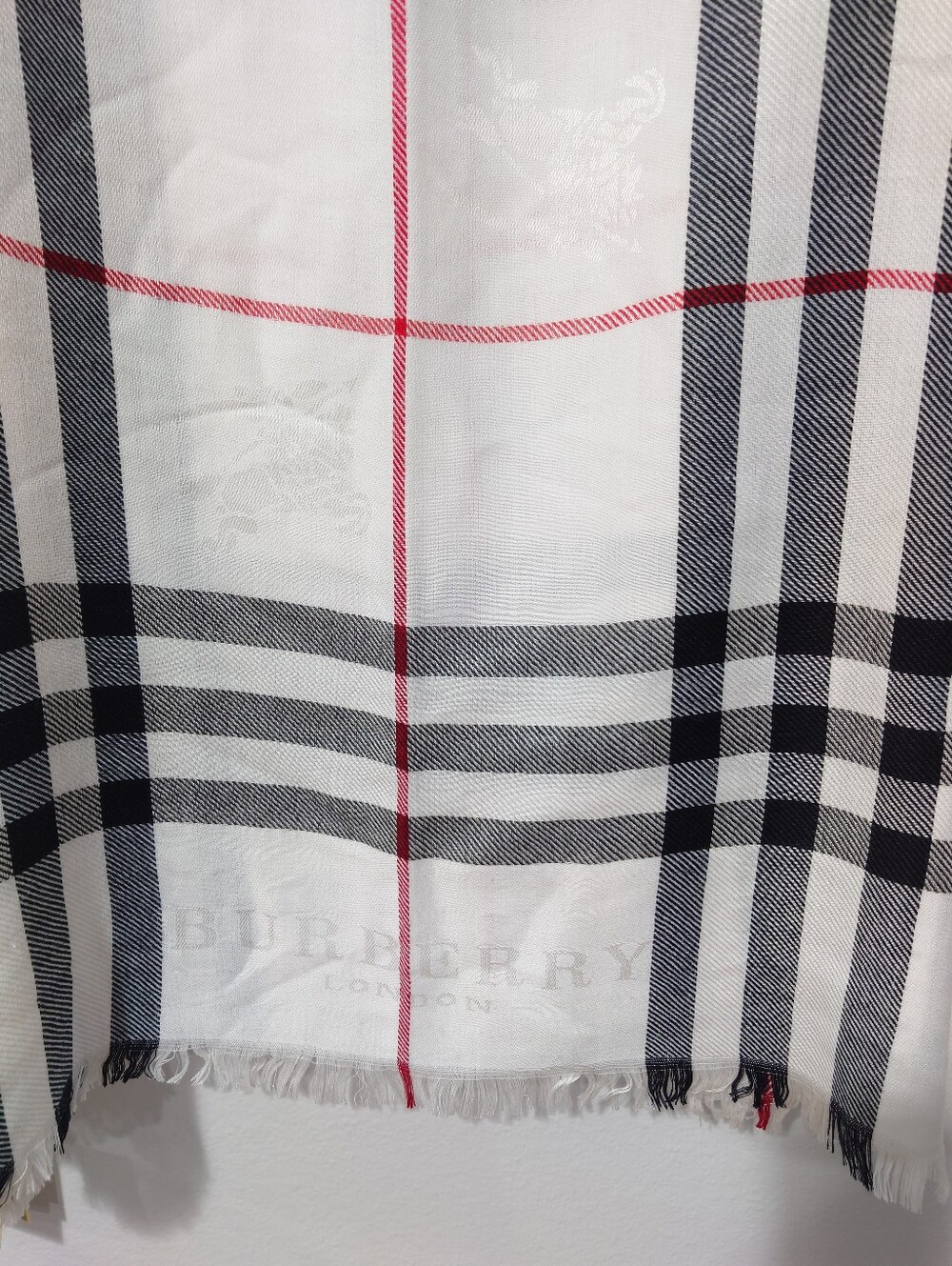 Burberry London Signature Check Jacquard Scarf Wrap Shawl White Black Red - Picture 4 of 8